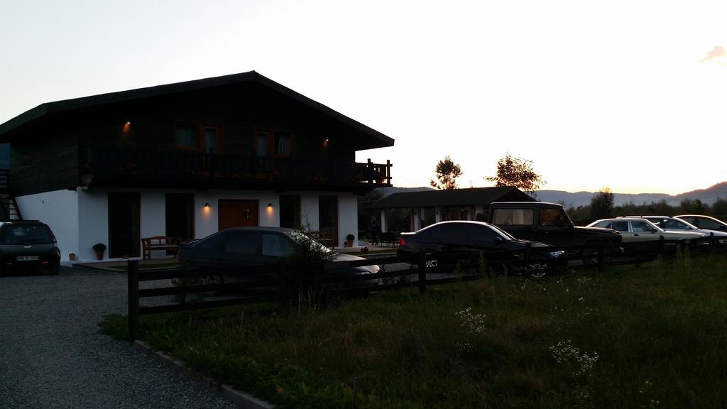 Landhaus Bed&Breakfast Vişeu de Sus Buitenkant foto