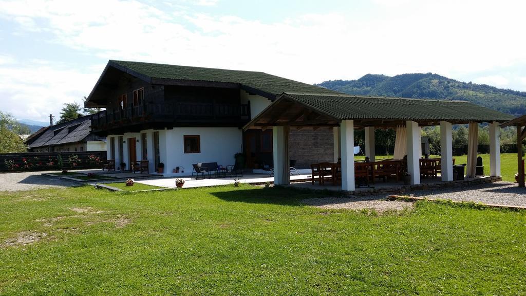 Landhaus Bed&Breakfast Vişeu de Sus Buitenkant foto